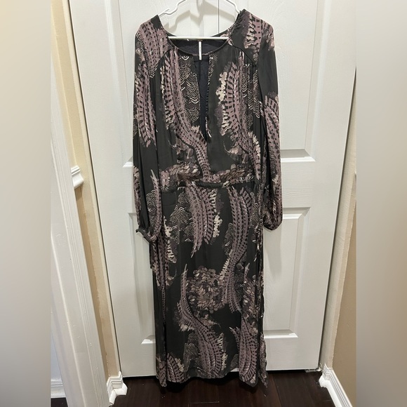 FREE PEOPLE Out Of The Woods Dress With Side Splits Size Medium - Picture 8 of 8